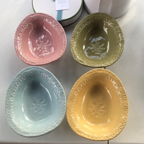 Pottery Barn Other - Pottery barn Charlotte set of 4 egg bowls